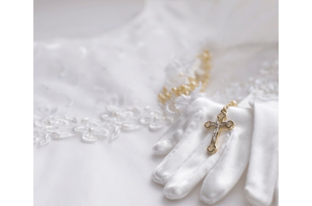 Jaka biżuteria na komunię? – elegancka prostota na rodzinną uroczystość